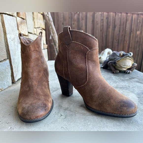 Clarks Indigo by Heath Harrier in Cognac ankle/distressed suede bootieSz-7.5M. D - Picture 8 of 9
